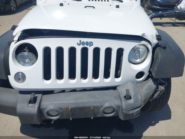 1C4BJWDG8GL266018 Jeep Wrangler Unlimited Sport