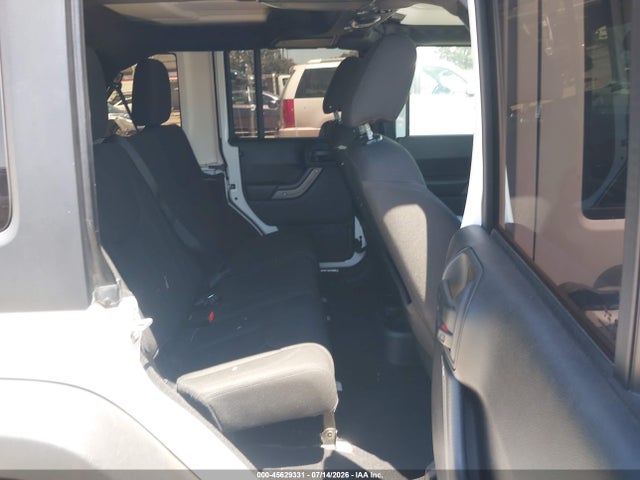 1C4BJWDG8GL266018 Jeep Wrangler Unlimited Sport