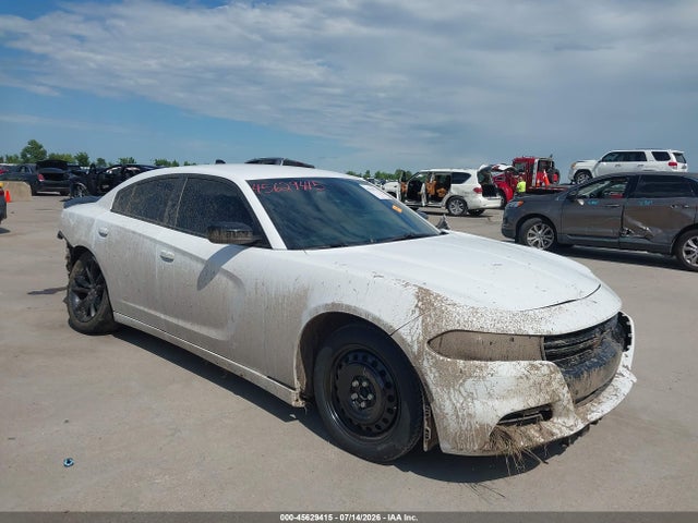 Auction sale of the 2018 Dodge Charger Sxt Rwd, vin: 2C3CDXBG8JH135572, lot number: 45629415