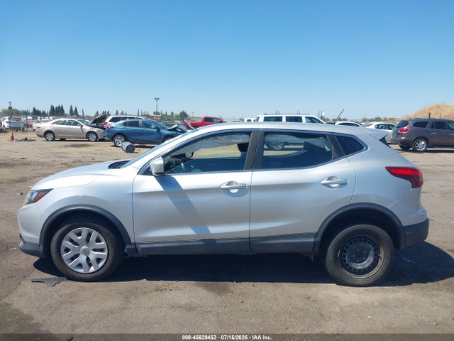 JN1BJ1CR2JW281080 Nissan Rogue Sport S