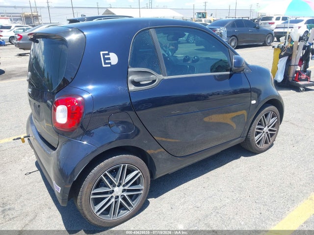 Smart Fortwo Electric Drive Prime 2018 WMEFJ9BA2JK270968 Image 4