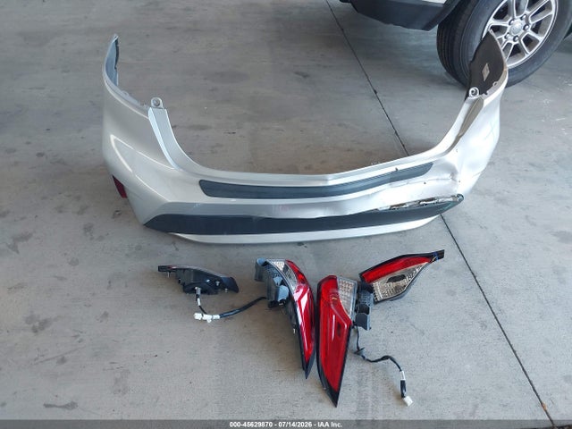 5YFEPRAEXLP072480 Toyota COROLLA LE