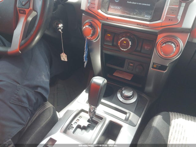 Toyota 4RUNNER SR5 2016 JTEBU5JRXG5315193 Image 11