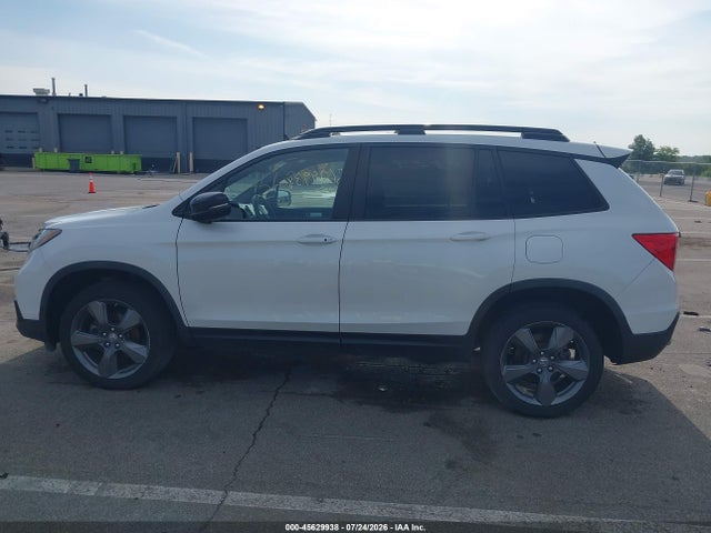 5FNYF8H95KB023815 Honda Passport Touring