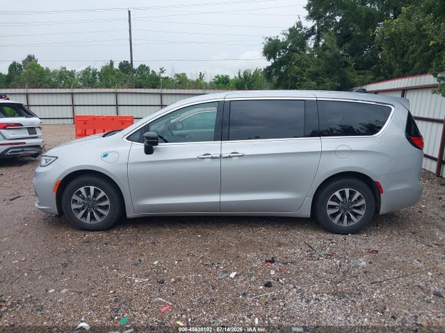 2024 Chrysler Pacifica Hybrid Select მანქანა იყიდება აუქციონზე, vin: 2C4RC1S74RR185221, აუქციონის ნომერი: 45630192