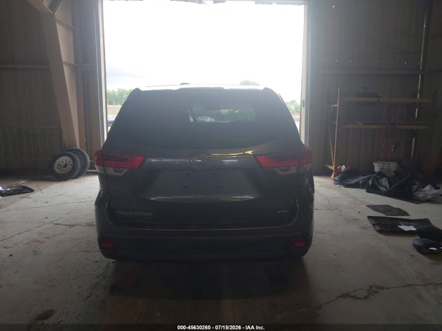 2018 Toyota Highlander Le მანქანა იყიდება აუქციონზე, vin: 5TDBZRFH4JS874138, აუქციონის ნომერი: 45630260