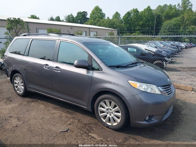 2015 Toyota Sienna Xle Premium 7 Passenger მანქანა იყიდება აუქციონზე, vin: 5TDDK3DC7FS100782, აუქციონის ნომერი: 45630275