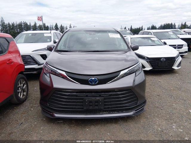 Toyota SIENNA LE 2024 5TDKRKEC8RS206741 Image 13