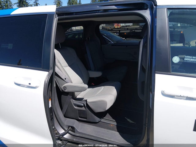 Toyota SIENNA LE 2024 5TDKRKEC8RS206741 Image 8