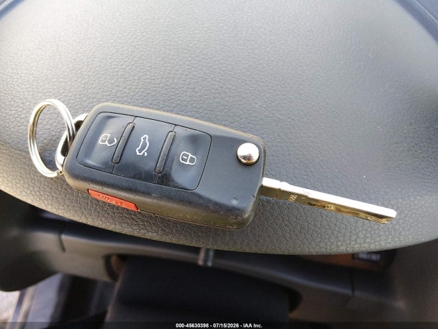 2011 Volkswagen Tiguan S მანქანა იყიდება აუქციონზე, vin: WVGBV7AX4BW519949, აუქციონის ნომერი: 45630398