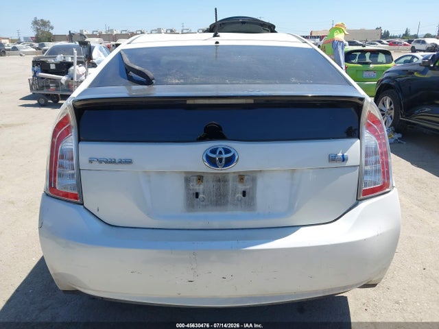Toyota Prius Two 2014 JTDKN3DU2E1777449 Image 16