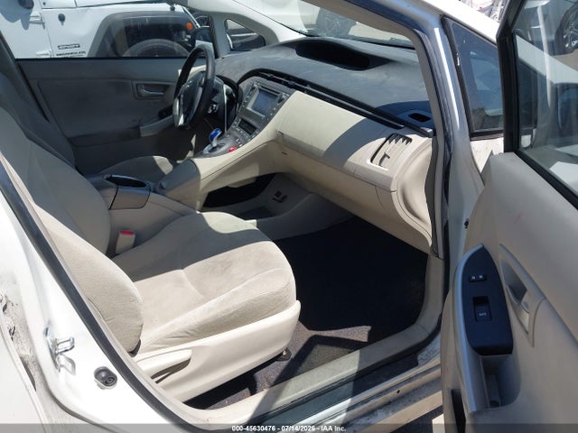 Toyota Prius Two 2014 JTDKN3DU2E1777449 Image 5