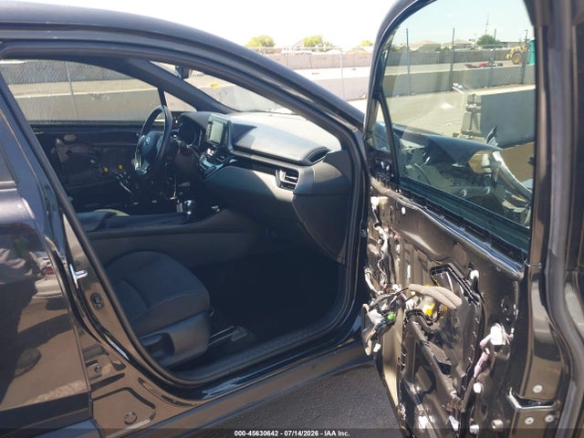 NMTKHMBX0JR034603 Toyota C-hr Xle Premium
