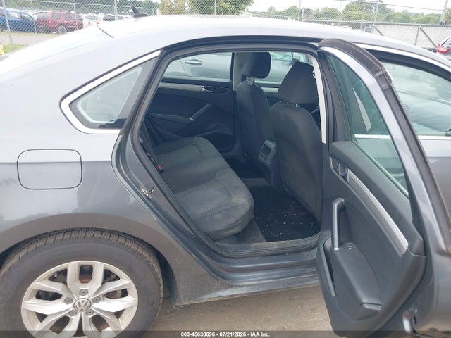 2017 Volkswagen Passat 1.8t S მანქანა იყიდება აუქციონზე, vin: 1VWAT7A31HC041273, აუქციონის ნომერი: 45630696