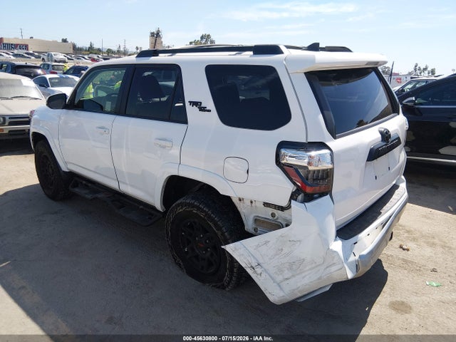 Toyota 4RUNNER SR5 2019 JTEBU5JRXK5611601 Image 3