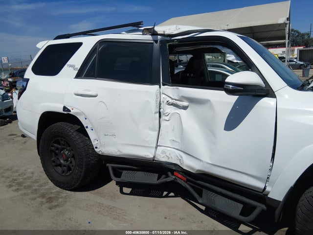 Toyota 4RUNNER SR5 2019 JTEBU5JRXK5611601 Image 6
