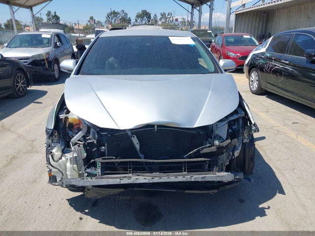 Toyota Prius Two 2018 JTDKBRFU0J3590699 Image 16
