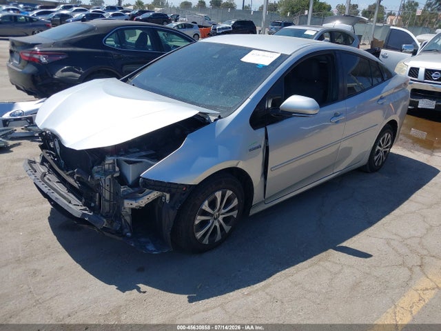 Toyota Prius Two 2018 JTDKBRFU0J3590699 Image 2