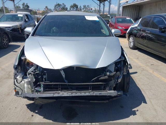 Toyota Prius Two 2018 JTDKBRFU0J3590699 Image 6