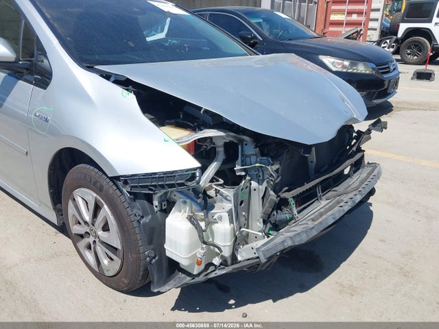 Toyota Prius Two 2018 JTDKBRFU0J3590699 Image 13