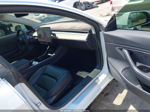 45630926 :رقم المزاد ، 5YJ3E1EB4KF513934 vin ، 2019 Tesla Model 3 Long Range/performance مزاد بيع