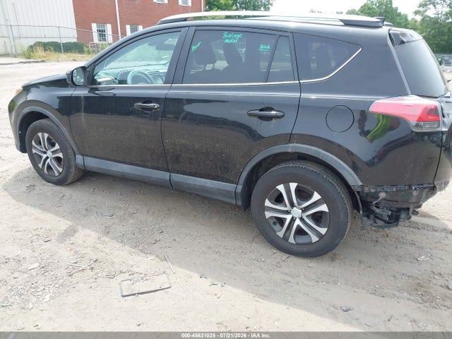 45631025 :رقم المزاد ، 2T3ZFREV8HW317594 vin ، 2017 Toyota Rav4 Le مزاد بيع