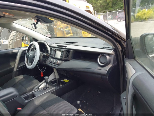 45631025 :رقم المزاد ، 2T3ZFREV8HW317594 vin ، 2017 Toyota Rav4 Le مزاد بيع