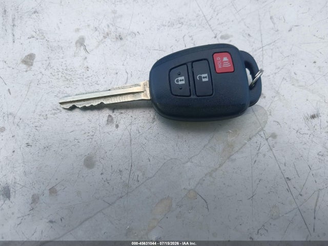 JTMZFREV3JJ173263 Toyota RAV4 LE