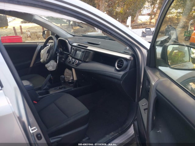 JTMZFREV3JJ173263 Toyota RAV4 LE