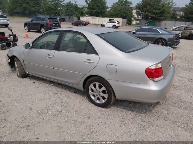 45631050 :رقم المزاد ، 4T1BF30KX5U087671 vin ، 2005 Toyota Camry Xle V6 مزاد بيع