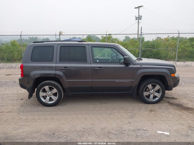2016 Jeep Patriot Latitude მანქანა იყიდება აუქციონზე, vin: 1C4NJRFB7GD627829, აუქციონის ნომერი: 45631061