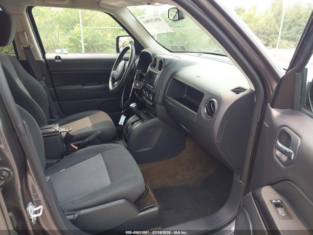 2016 Jeep Patriot Latitude მანქანა იყიდება აუქციონზე, vin: 1C4NJRFB7GD627829, აუქციონის ნომერი: 45631061