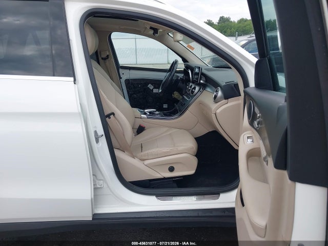 45631077 :رقم المزاد ، WDC0G4KB5HF122387 vin ، 2017 Mercedes-benz Glc 300 4matic مزاد بيع