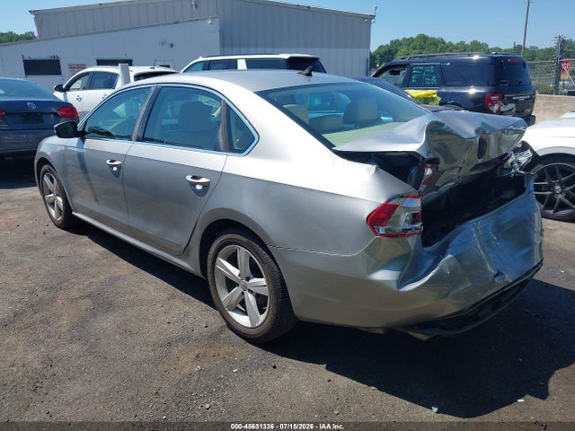 2013 Volkswagen Passat 2.5l Se მანქანა იყიდება აუქციონზე, vin: 1VWBH7A39DC084842, აუქციონის ნომერი: 45631336