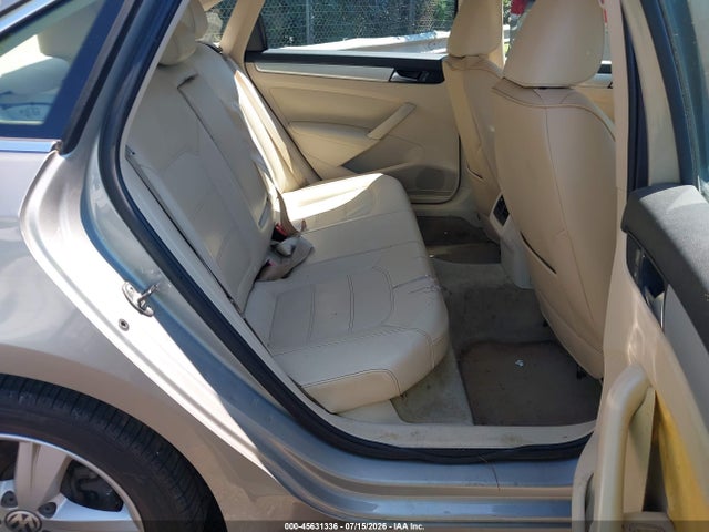 2013 Volkswagen Passat 2.5l Se მანქანა იყიდება აუქციონზე, vin: 1VWBH7A39DC084842, აუქციონის ნომერი: 45631336