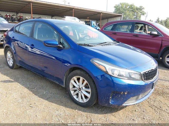 45631353 :رقم المزاد ، 3KPFL4A7XHE087574 vin ، 2017 Kia Forte S مزاد بيع