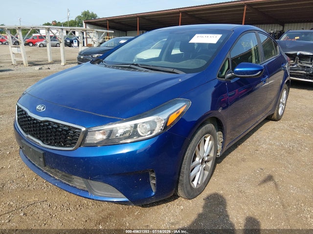 45631353 :رقم المزاد ، 3KPFL4A7XHE087574 vin ، 2017 Kia Forte S مزاد بيع