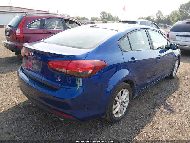 45631353 :رقم المزاد ، 3KPFL4A7XHE087574 vin ، 2017 Kia Forte S مزاد بيع