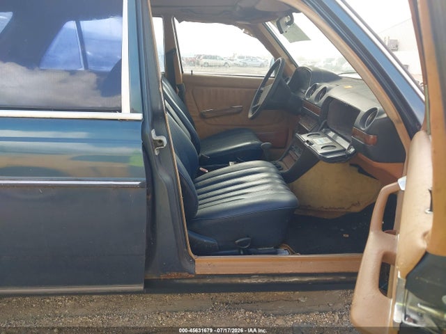 1984 Mercedes-benz 300 Dt მანქანა იყიდება აუქციონზე, vin: WDBAB33A7EA060975, აუქციონის ნომერი: 45631679