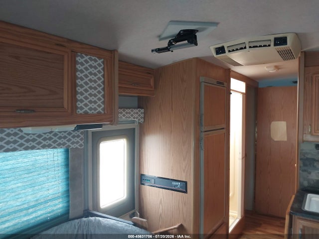 45631706 :رقم المزاد ، 1FDKE30G2SHA22655 vin ، 1995 Ford Econoline E350 Cutaway Van مزاد بيع