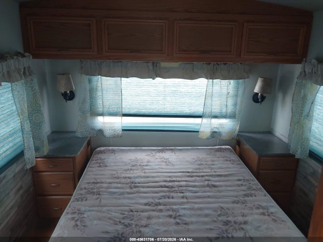 45631706 :رقم المزاد ، 1FDKE30G2SHA22655 vin ، 1995 Ford Econoline E350 Cutaway Van مزاد بيع