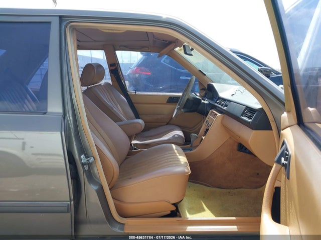 1987 Mercedes-benz 300 E მანქანა იყიდება აუქციონზე, vin: WDBEA30D5HA368184, აუქციონის ნომერი: 45631784