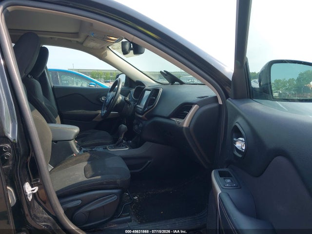 45631868 :رقم المزاد ، 1C4PJMCB2HD217697 vin ، 2017 Jeep Cherokee Latitude مزاد بيع