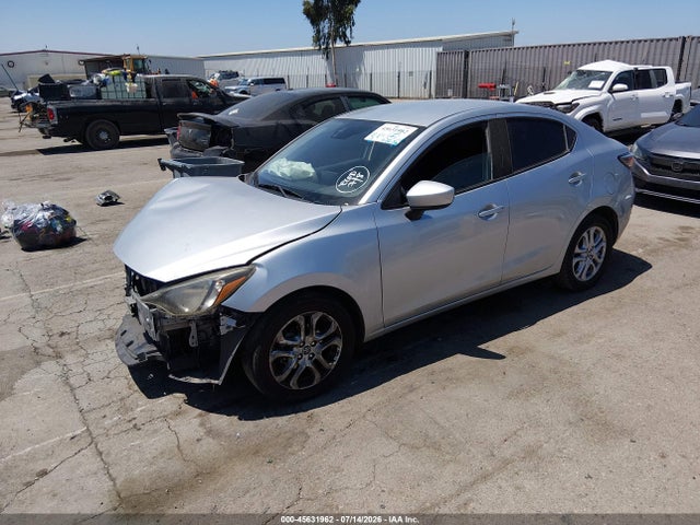 3MYDLBYV1JY321672 Toyota YARIS IA