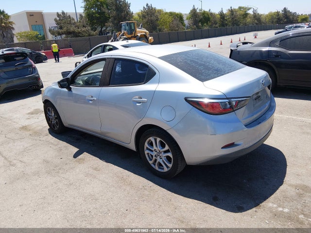 3MYDLBYV1JY321672 Toyota YARIS IA