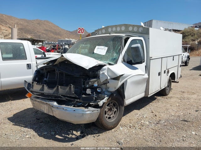 Chevrolet Express Cutaway Work Van 2017 1GB0GRFG0H1154416 Image 2