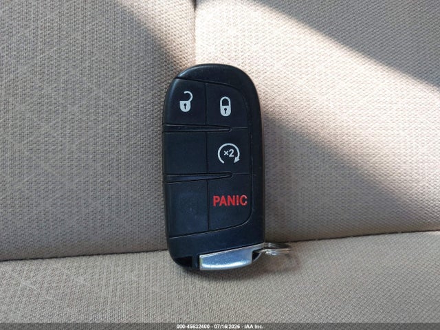 1C4RJFAG9JC381429 Jeep Grand Cherokee Laredo E 4x4