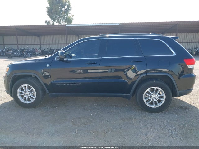 1C4RJFAG9JC381429 Jeep Grand Cherokee Laredo E 4x4