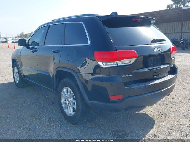 1C4RJFAG9JC381429 Jeep Grand Cherokee Laredo E 4x4