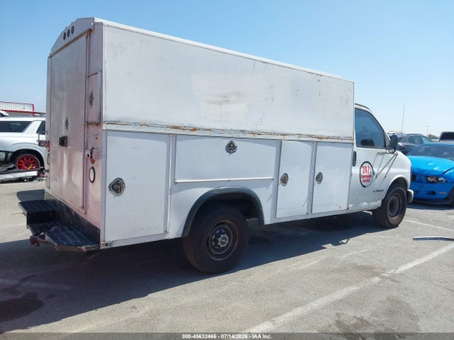 45632466 :رقم المزاد ، 1GDHG31R821195321 vin ، 2002 Gmc Savana Cutaway Standard مزاد بيع